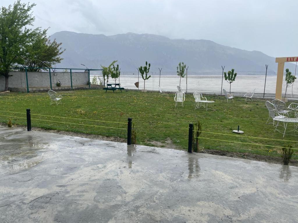 Eat And Read Hotel Skardu Exterior foto