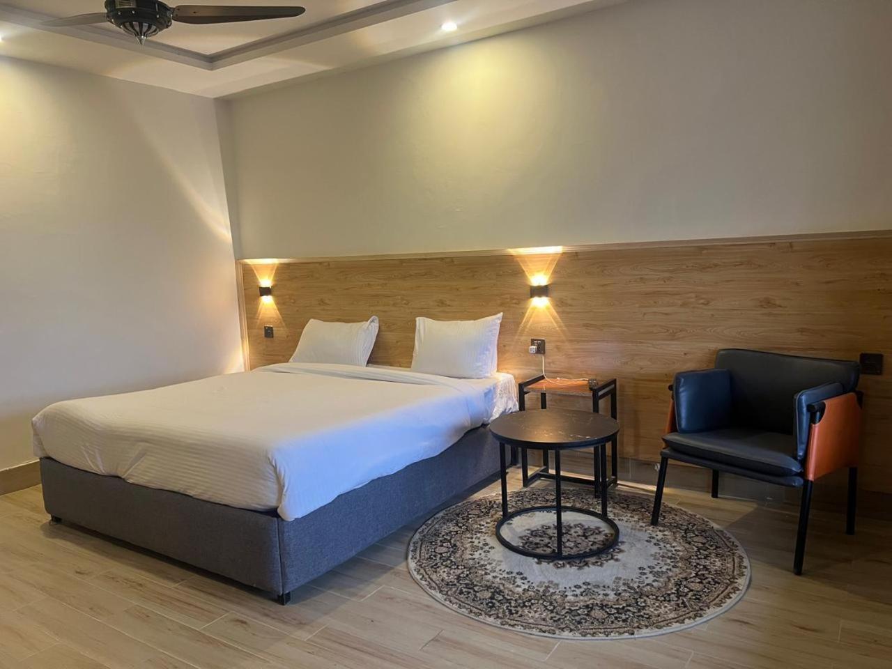 Eat And Read Hotel Skardu Quarto foto