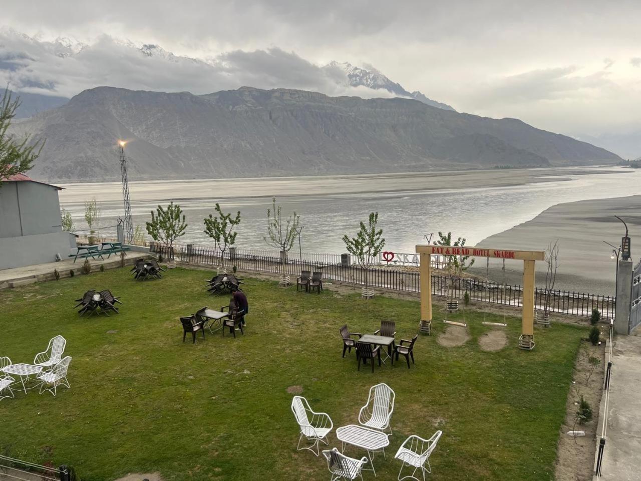 Eat And Read Hotel Skardu Exterior foto